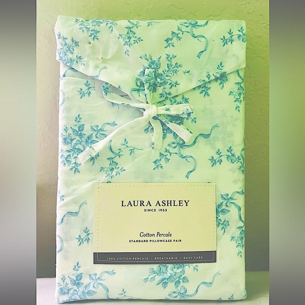 Laura Ashley Standard Pair Cotton Percale Pillowcases Bow Wrapped Blue Floral